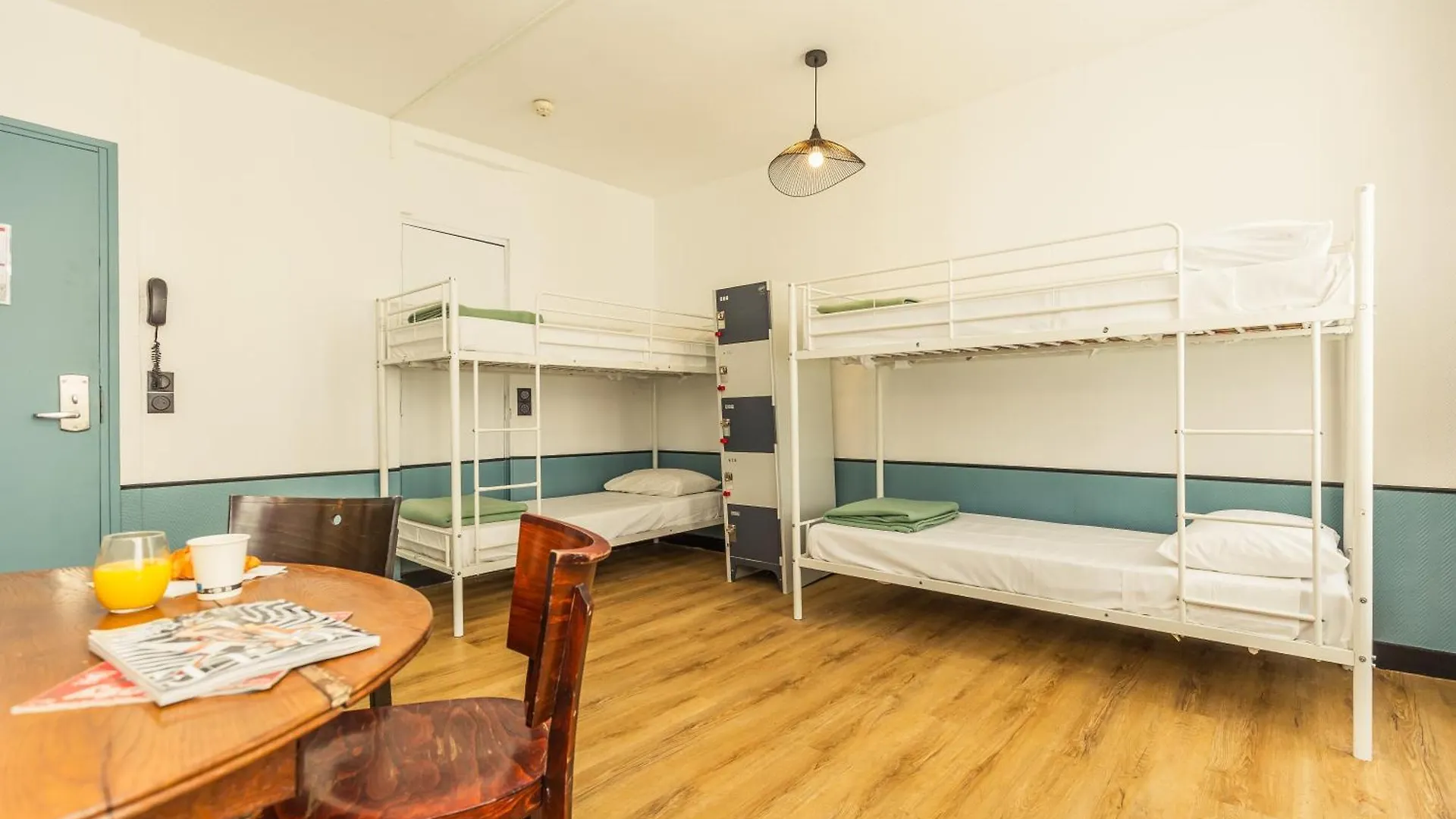 Young And Happy Latin Quarter By Hiphophostels Hostel *