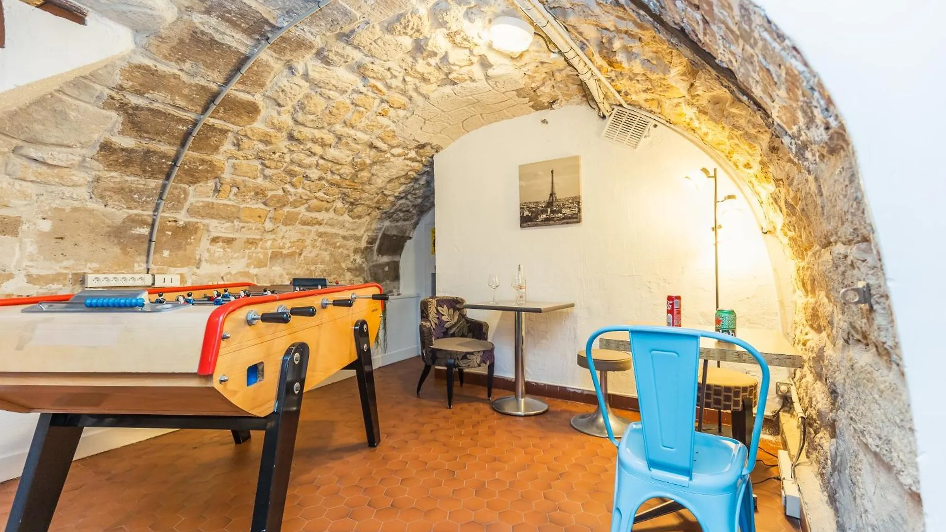 Young And Happy Latin Quarter By Hiphophostels Hostel *