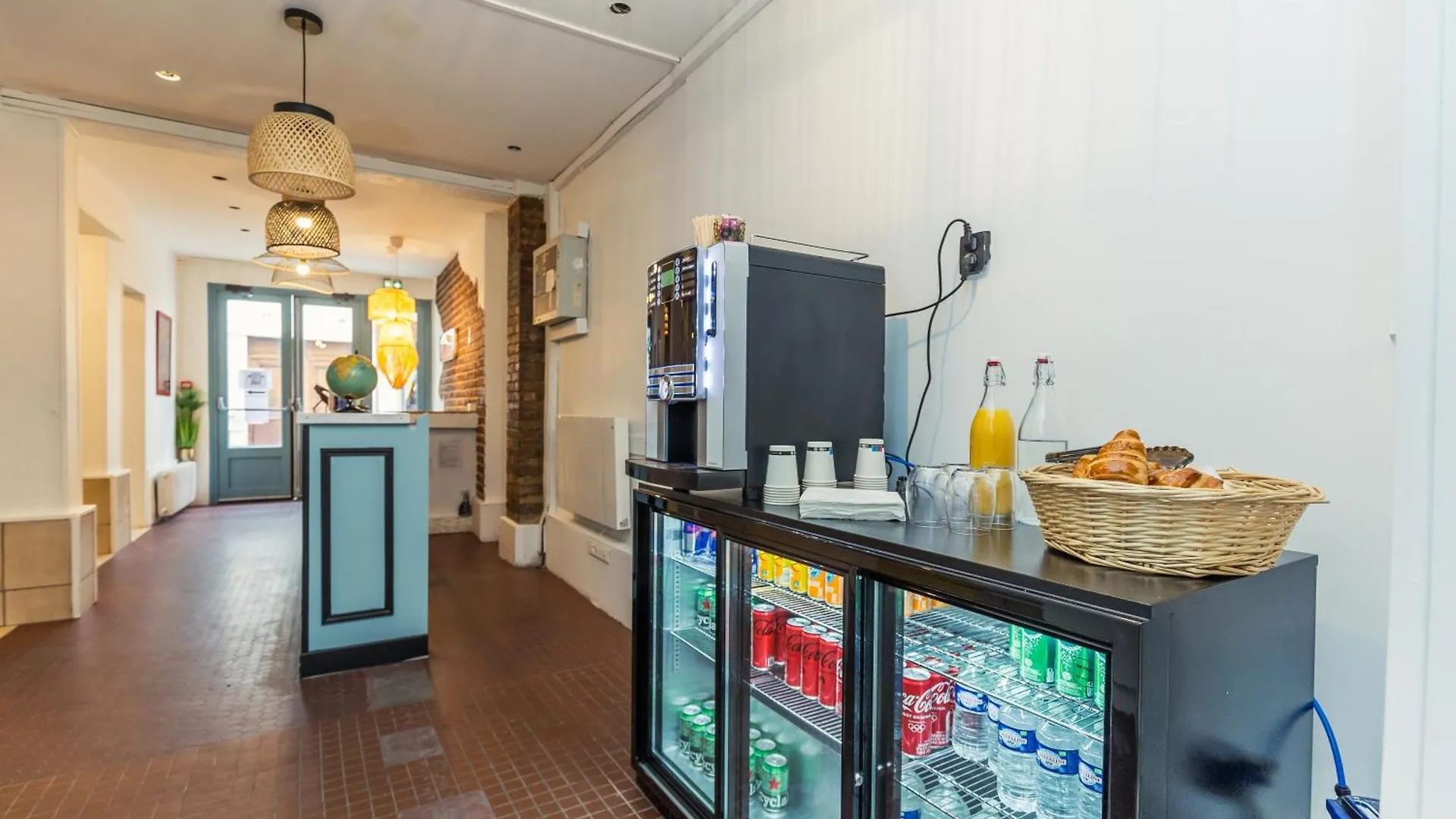 Hostel Young And Happy Latin Quarter By Hiphophostels *