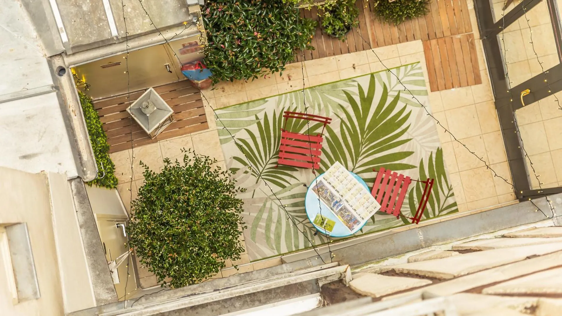 Young And Happy Latin Quarter By Hiphophostels Hostel *