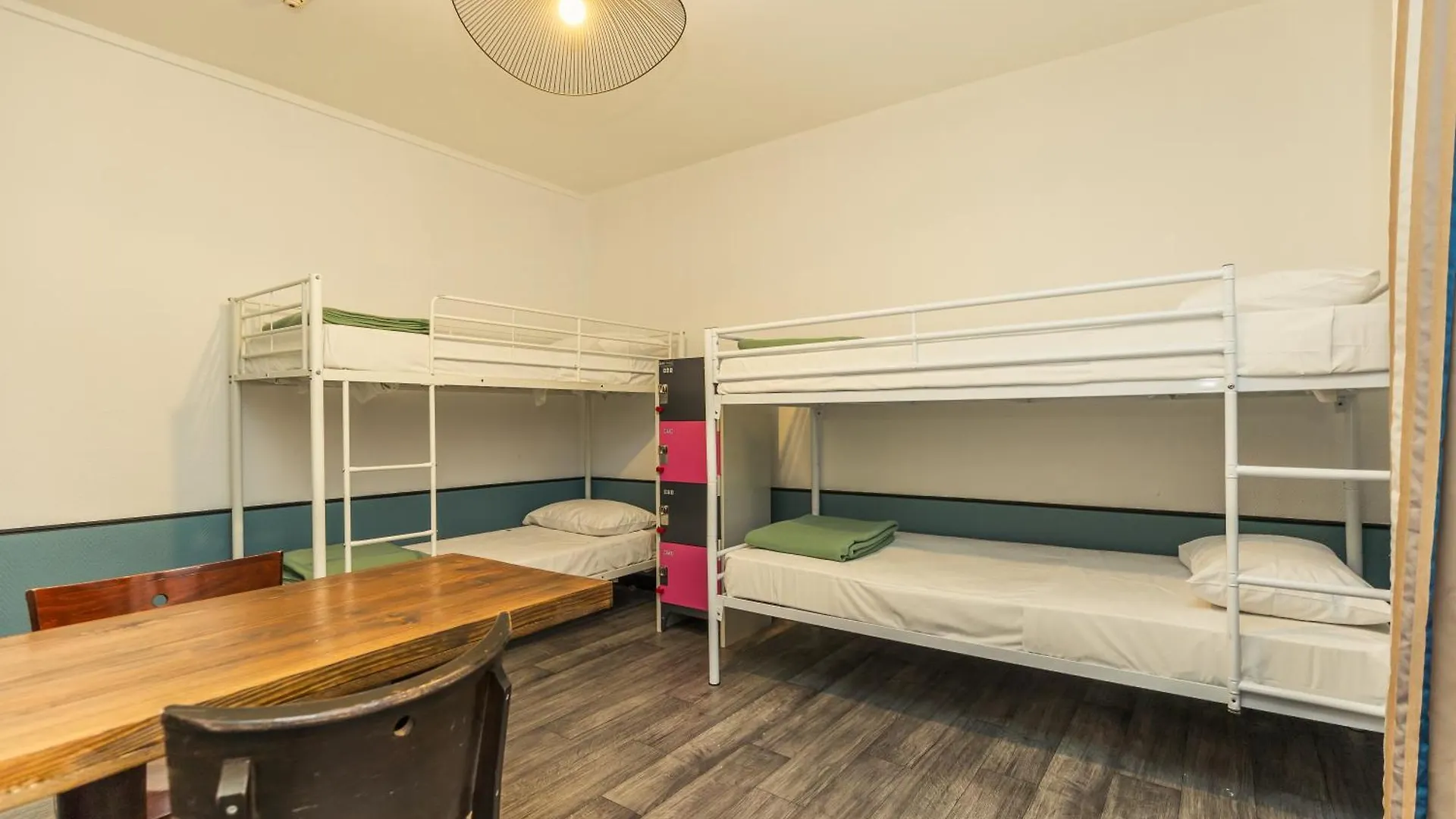 Hostel Young And Happy Latin Quarter By Hiphophostels