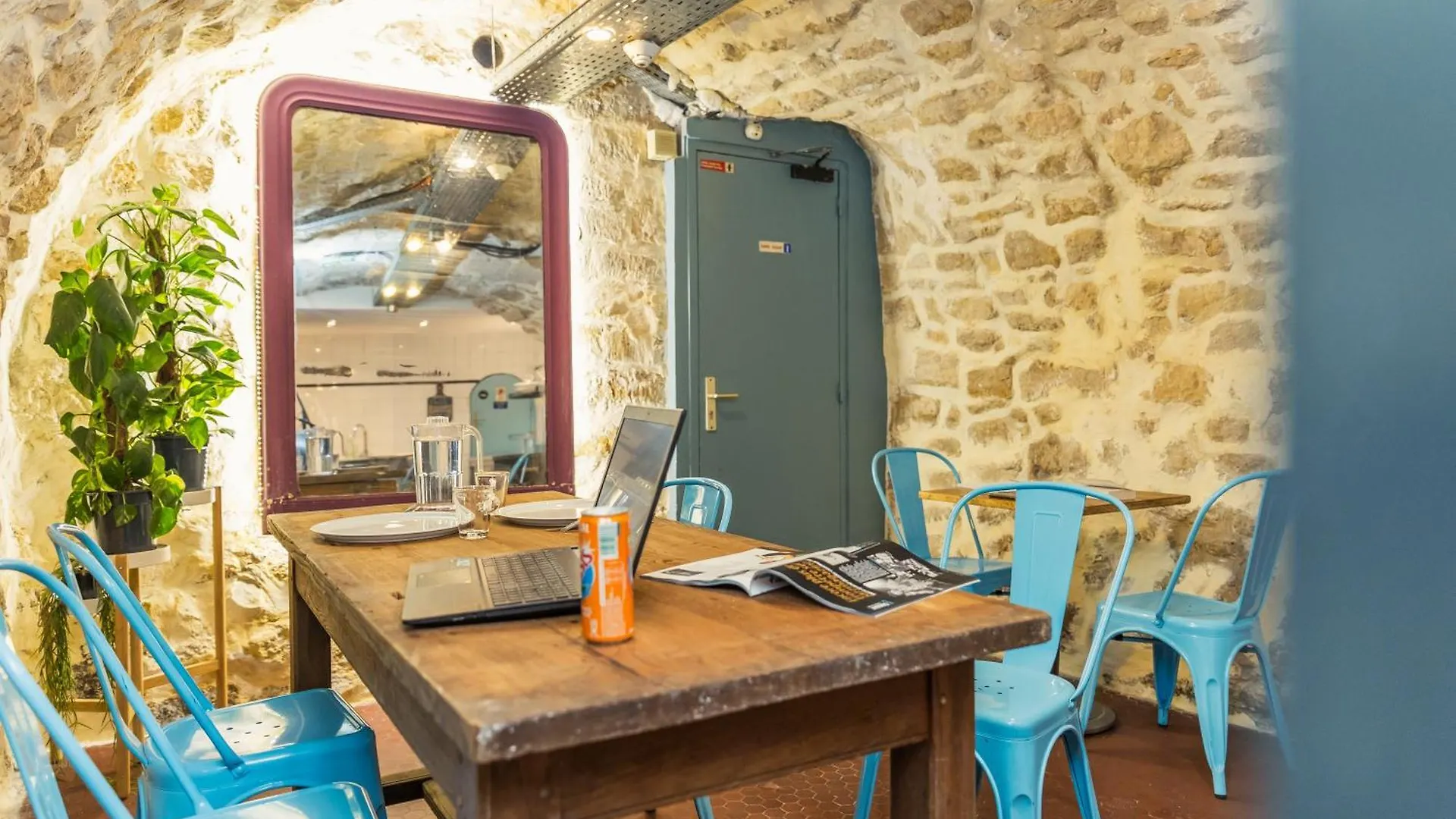 Young And Happy Latin Quarter By Hiphophostels Hostel