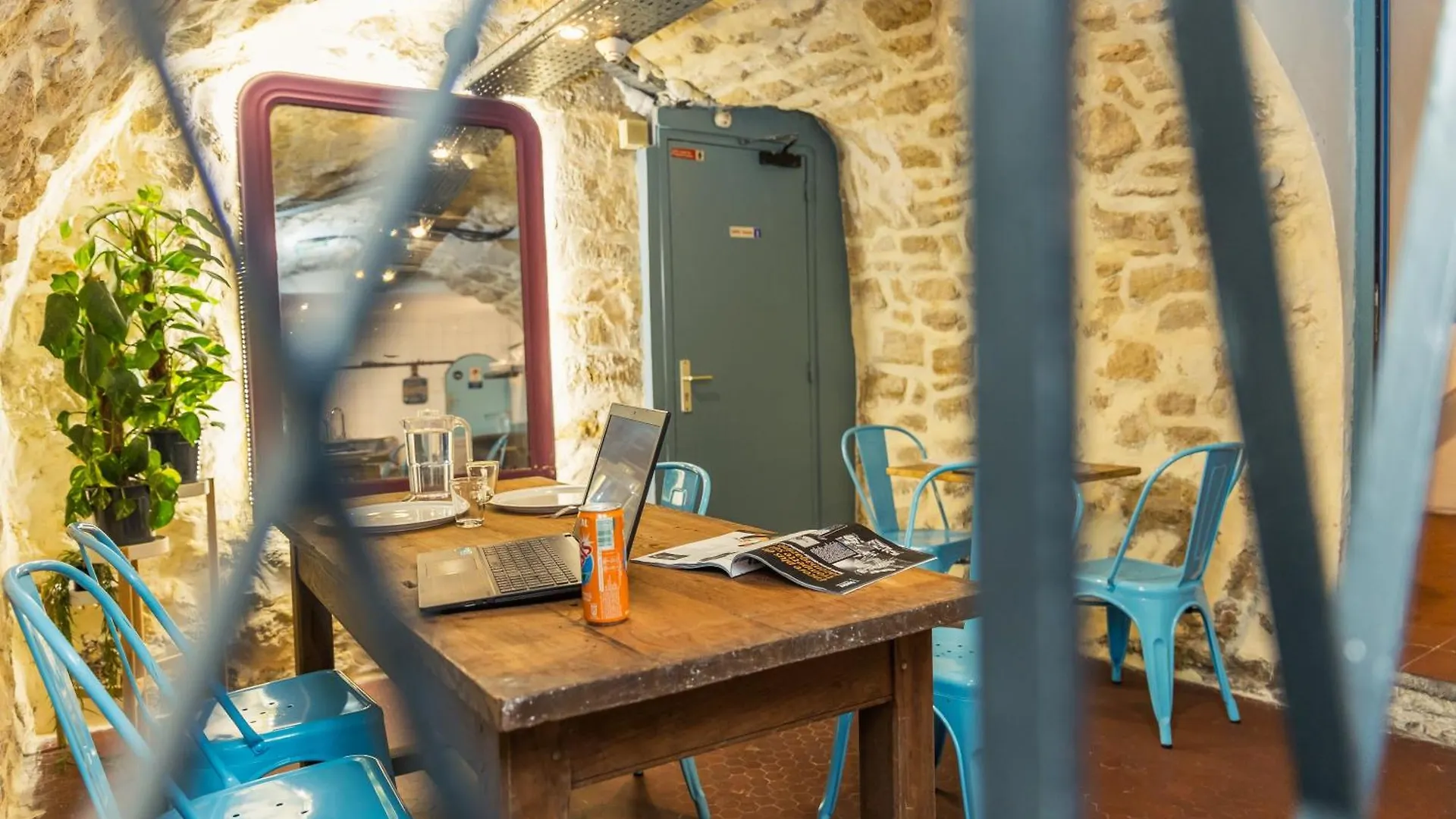 Hostel Young And Happy Latin Quarter By Hiphophostels *