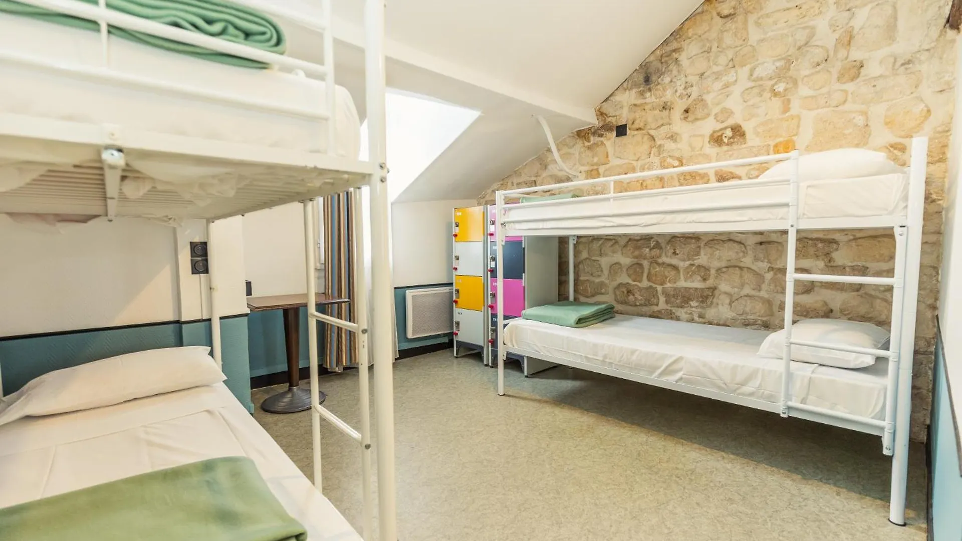 Hostel Young And Happy Latin Quarter By Hiphophostels *