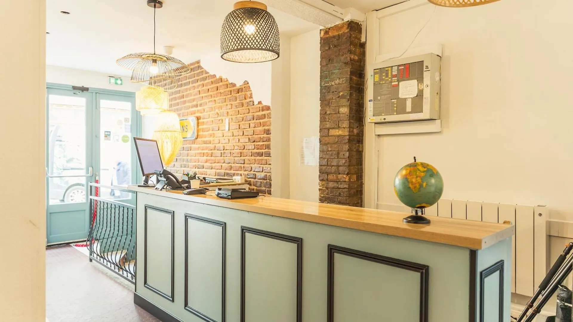 Hostel Young And Happy Latin Quarter By Hiphophostels Paris