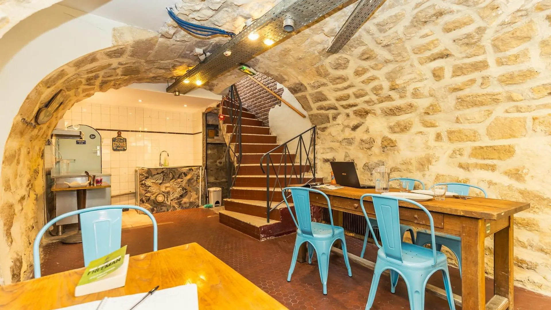 Young And Happy Latin Quarter By Hiphophostels Paris