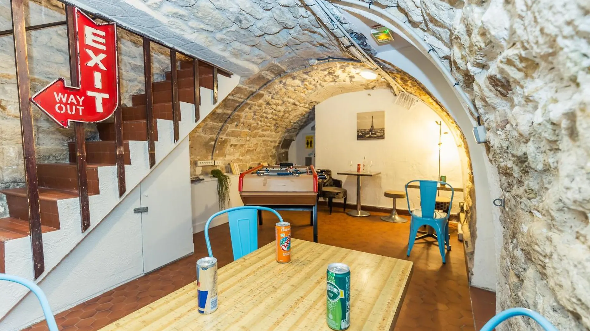 Young And Happy Latin Quarter By Hiphophostels Hostel