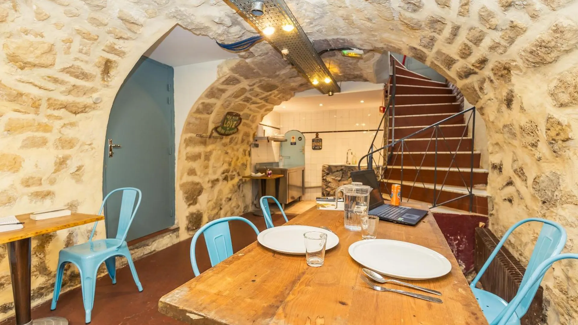 Hostel Young And Happy Latin Quarter By Hiphophostels *
