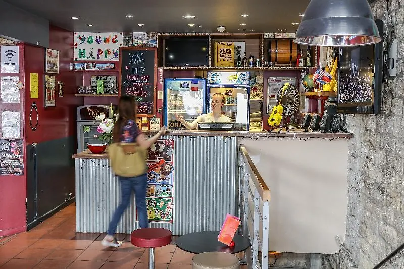 Young And Happy Latin Quarter By Hiphophostels Hostel