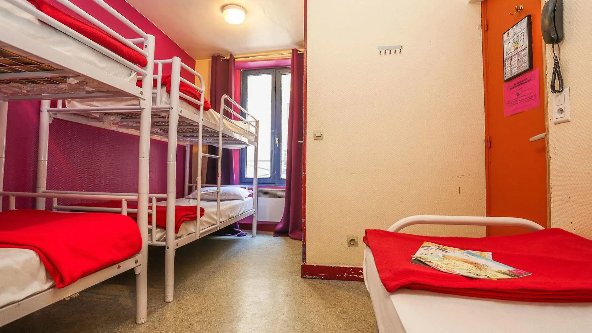 Hostel Young And Happy Latin Quarter By Hiphophostels