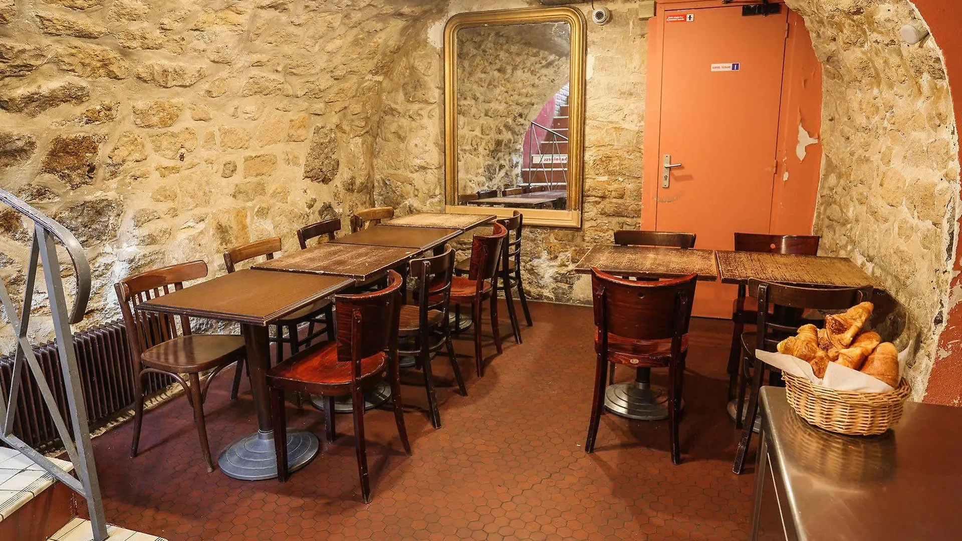 Young And Happy Latin Quarter By Hiphophostels אכסניה *