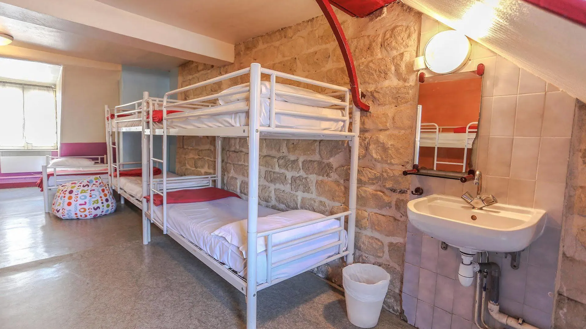 Hostel Young And Happy Latin Quarter By Hiphophostels *